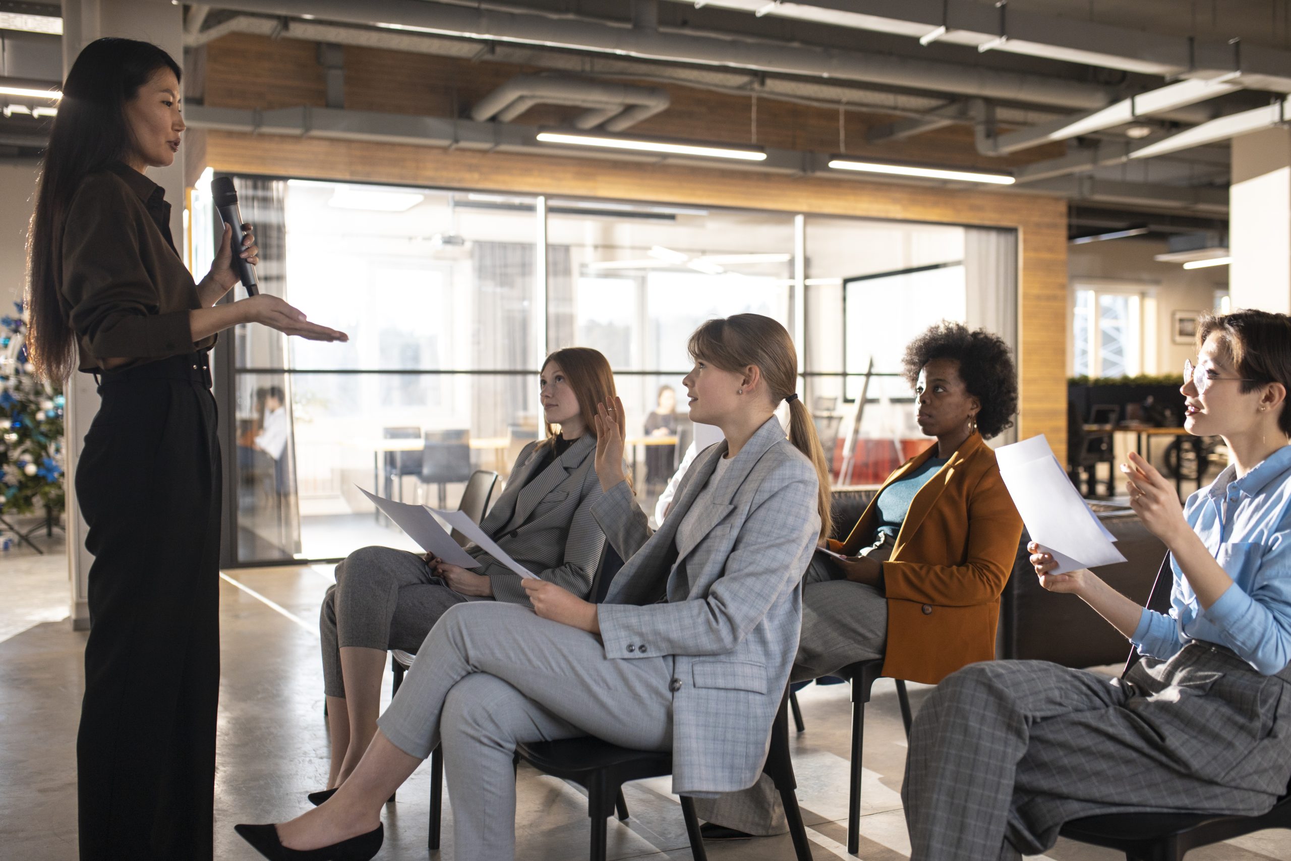 medium-shot-people-work-meeting