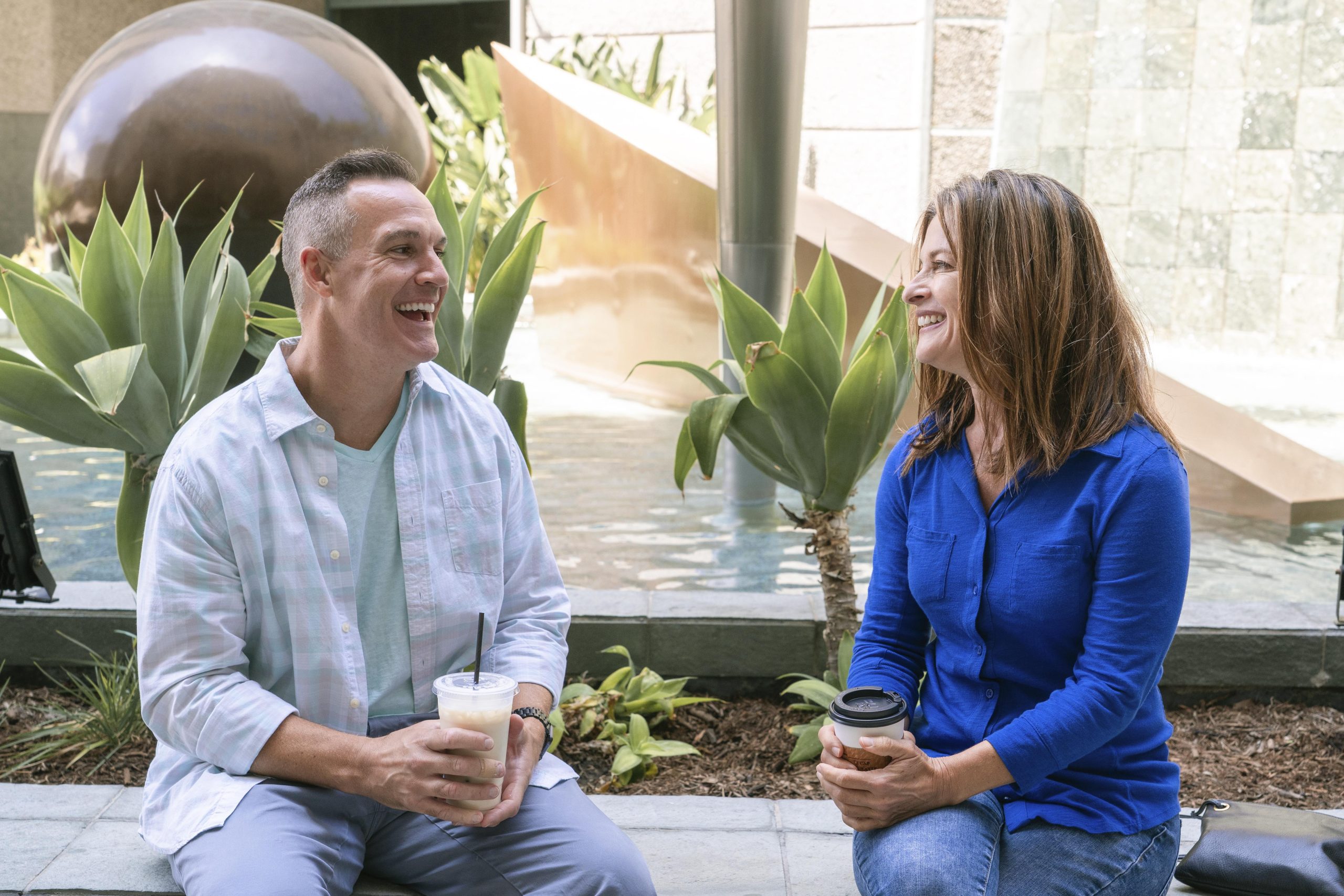 medium-shot-smiley-people-discussing